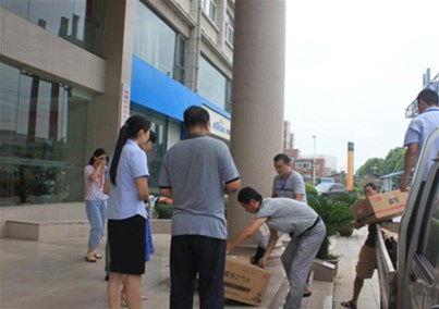 南阳市宛城区总工会到汇博医疗公司开展关爱职工高温送清凉活动